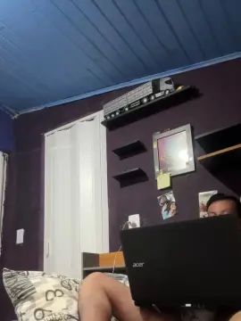 Gay sex chat with Deivi_42 - camgaychat.com - Portugal