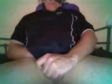 Gay sex chat with hungbighugecum - camgaychat.com - Britain