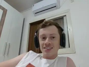 Gay sex chat with babe_dan - camgaychat.com