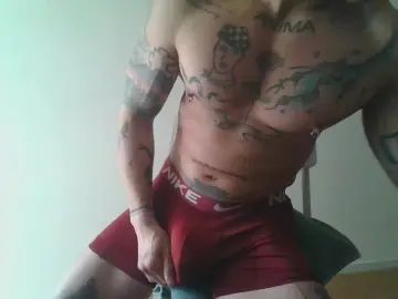 Gay sex chat with hungpiercedjock - camgaychat.com - Britain