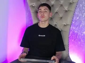 Gay sex chat with loganfoster_ - camgaychat.com - Britain