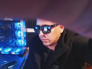 Gay sex chat with elganador5 - camgaychat.com - Britain