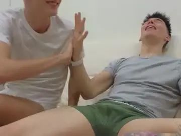 Gay sex chat with reeves_bae - camgaychat.com - Britain