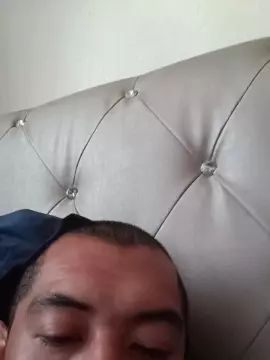 Gay sex chat with Tune92 - camgaychat.com - Britain