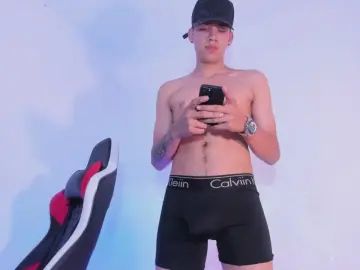 Gay sex chat with Max_thomsonn - camgaychat.com - Britain