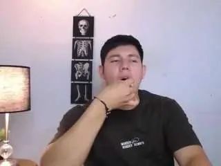 Gay sex chat with jamesscr - camgaychat.com