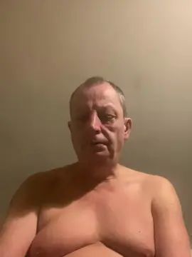 Gay sex chat with chubbybearuk69 - camgaychat.com - Britain