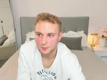Gay sex chat with arthur_moretti - camgaychat.com - Britain
