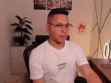 Gay sex chat with thorian_stormborn - camgaychat.com - Britain