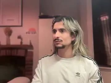 Gay sex chat with adamhabib - camgaychat.com - Britain