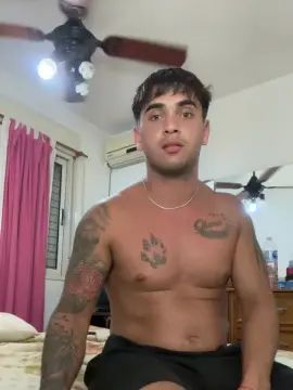 Gay sex chat with Urielito1 - camgaychat.com - Spain