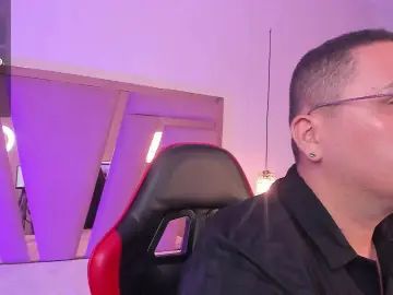 Gay sex chat with FemAustin - camgaychat.com - Italy