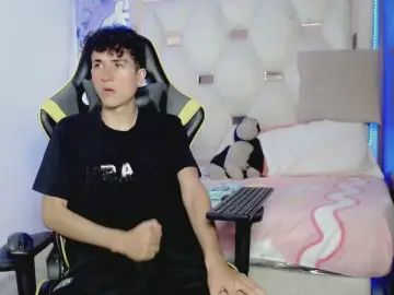 Gay sex chat with johnny_cagee - camgaychat.com - Britain