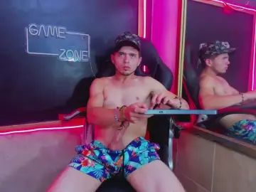 Gay sex chat with erick_blessed - camgaychat.com