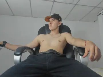 Gay sex chat with Aleckk_Boy - camgaychat.com - Britain