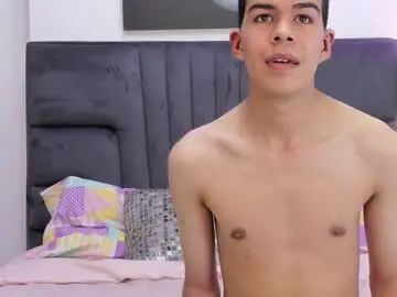 Gay sex chat with derek_morton - camgaychat.com - Britain