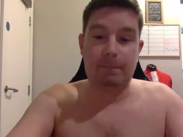 Gay sex chat with TheoV89 - camgaychat.com - Britain