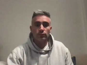 Gay sex chat with DOCTOR919 - camgaychat.com - Britain