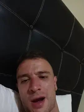 Gay sex chat with Pachovaralarga - camgaychat.com - Britain