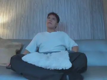 Gay sex chat with LittleZane - camgaychat.com - Britain