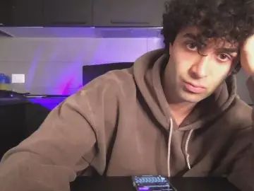 Gay sex chat with aleksandre_bal - camgaychat.com - Britain