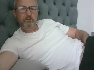 Gay sex chat with funtimes343 - camgaychat.com - Britain