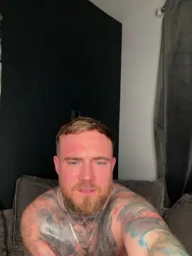 Gay sex chat with Inkedwithkinks - camgaychat.com - Britain