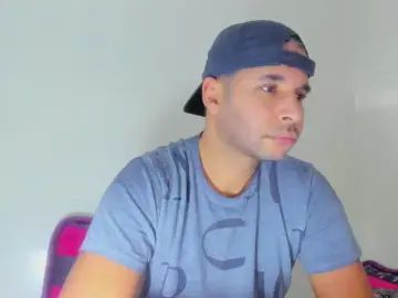 Gay sex chat with Uness___ - camgaychat.com - France