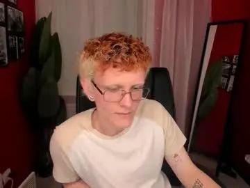 Gay sex chat with ethan_miltons - camgaychat.com - Britain