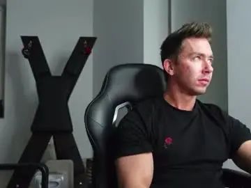 Gay sex chat with charles_lane - camgaychat.com - Britain