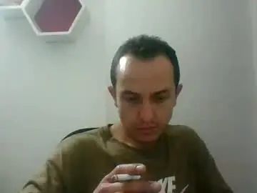 Gay sex chat with milo2024 - camgaychat.com - Britain