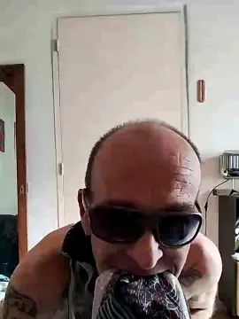 Gay sex chat with Dadfistfun - camgaychat.com - Britain