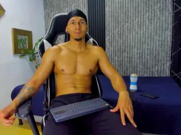 Gay sex chat with Matheo_Fit - camgaychat.com - Britain