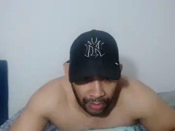 Gay sex chat with ironmaiden40 - camgaychat.com - Britain