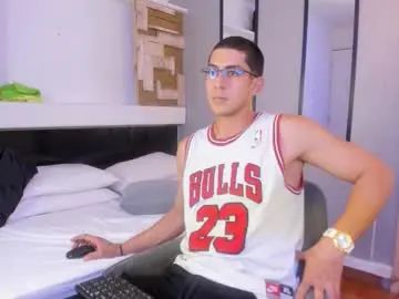 Gay sex chat with benjamingrosso - camgaychat.com - Britain