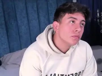 Gay sex chat with hott_boyy__ - camgaychat.com - Britain