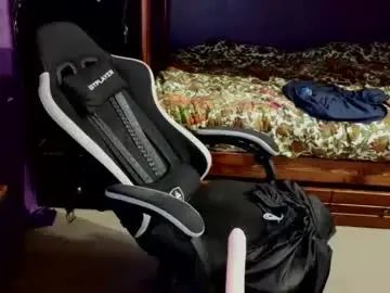 Gay sex chat with kittymatt05 - camgaychat.com - Britain