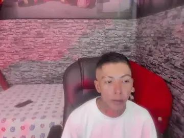 Gay sex chat with Darikson_Boy_ - camgaychat.com - Britain