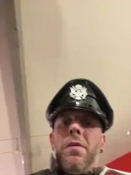 Gay sex chat with exces22 - camgaychat.com - Britain