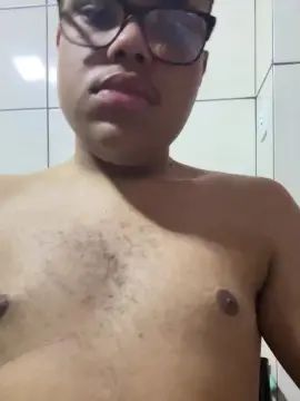 Gay sex chat with Novinho2005_rj - camgaychat.com - Portugal