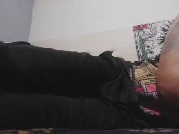 Gay sex chat with cuervo_666 - camgaychat.com - Britain