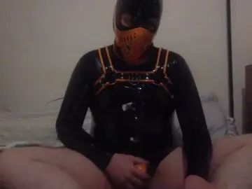 Gay sex chat with RubberBoi1999 - camgaychat.com - Britain