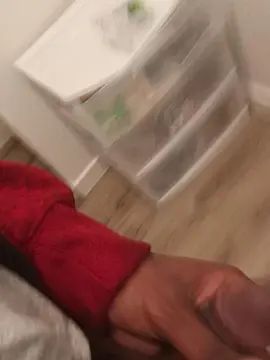 Gay sex chat with BiggestDInAZ - camgaychat.com - Britain