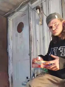 Gay sex chat with Darlaalpha - camgaychat.com - Britain