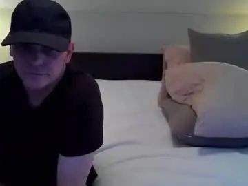 Gay sex chat with ricodonivan - camgaychat.com - Britain