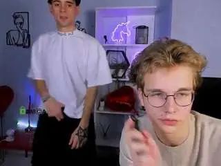 Gay sex chat with leon-lie - camgaychat.com - Britain