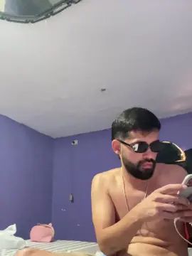 Gay sex chat with Gggggggvbbl - camgaychat.com - Spain