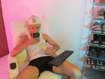 Gay sex chat with raffaele_gael - camgaychat.com - Britain