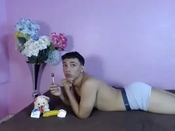 Gay sex chat with carloshot_01 - camgaychat.com - Britain