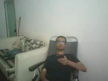 Gay sex chat with sffy975 - camgaychat.com - Britain